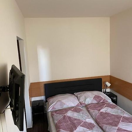 Hotel Vasmacska Panzio Komárom Esterno foto